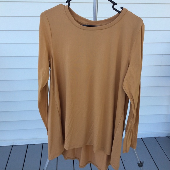 Women’s Bobeau Gold Long Sleeve Tunic, Large, with matching gold glitter earring - Picture 1 of 6